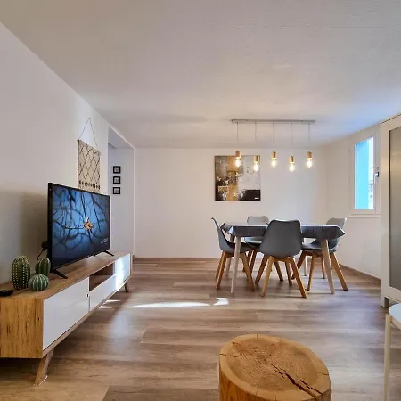 Travel Homes - Newgate 1, Elegant, Heart Of *